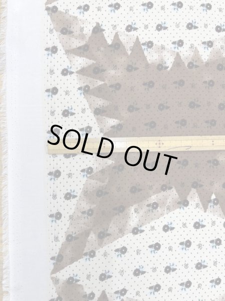 画像2: 生地：小花キルト柄プリントポリエステルデシン（クリーム／茶） (2)