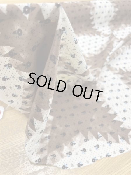 画像4: 生地：小花キルト柄プリントポリエステルデシン（クリーム／茶） (4)