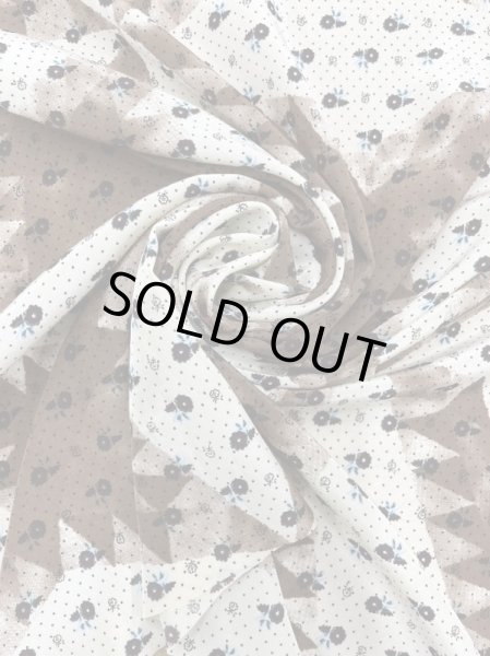 画像7: 生地：小花キルト柄プリントポリエステルデシン（クリーム／茶） (7)