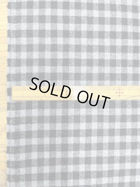 画像2: 生地:起毛ギンガムチェック柄ポリエステルストレッチ(グレー/黒) (2)