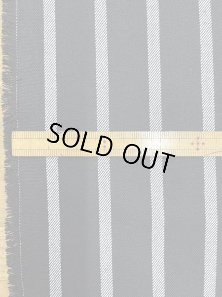 画像2: 生地:ストライプ柄綾織りポリエステルストレッチ(黒/白) (2)