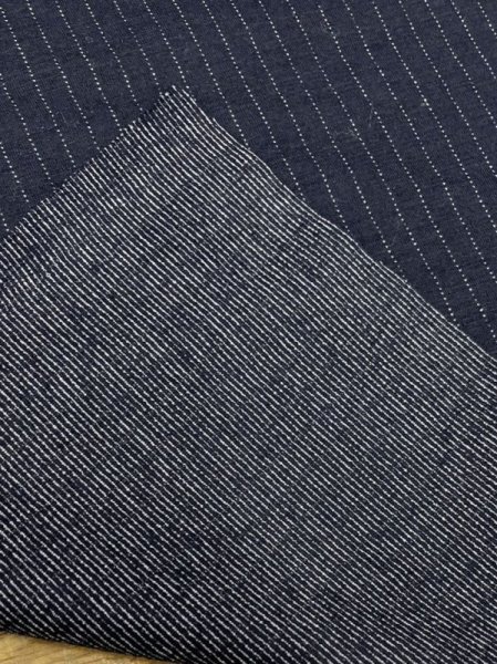画像2: 生地:ピンストライプ柄ウール・ナイロン・ポリニット(紺) (2)
