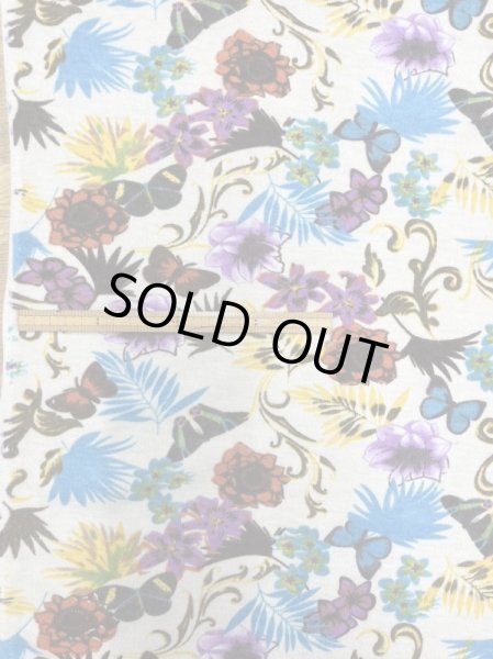 画像1: 生地:ポリ100%表起毛花柄プリントニット(クリーム地) (1)