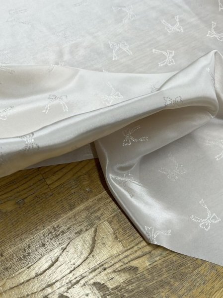 画像5: 生地：シルクタッチレーヨン100％リボン柄（薄ベージュ） (5)