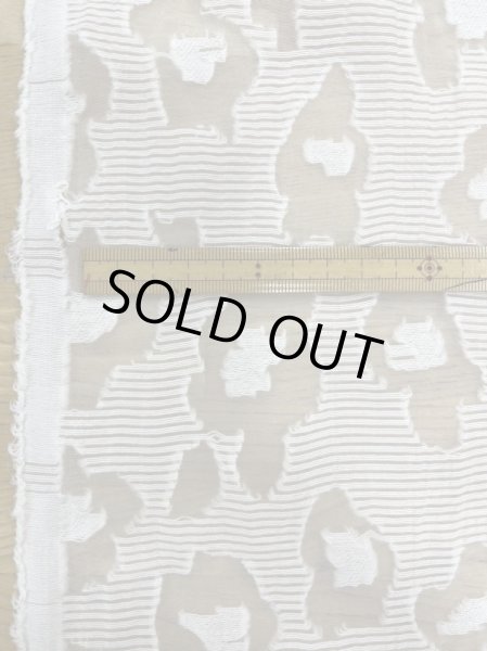 画像2: 生地:ポリエステル100%シアー花柄ボーダー(キナリ) (2)