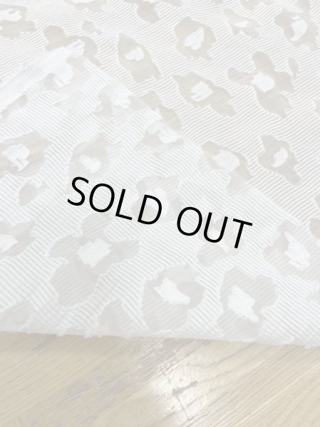 画像3: 生地:ポリエステル100%シアー花柄ボーダー(キナリ) (3)