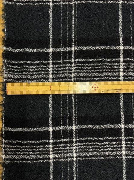 画像2: 生地:チェック柄ポコポコ100%ウール(黒/白) (2)