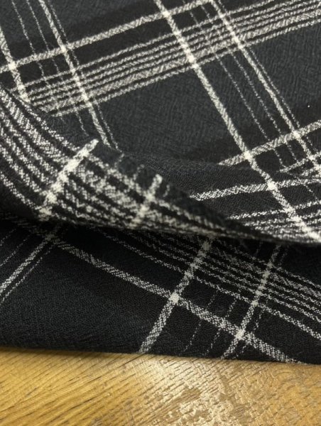 画像4: 生地:チェック柄ポコポコ100%ウール(黒/白) (4)