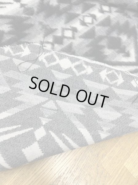 画像3: 生地:ネイティブ柄ウールシャギー(グレー系) (3)