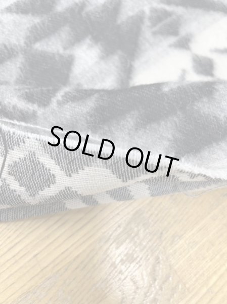 画像4: 生地:ネイティブ柄ウールシャギー(グレー系) (4)