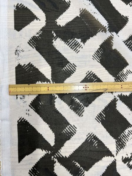 画像2: 生地:ペケペケプリントシフォン(白/黒) (2)