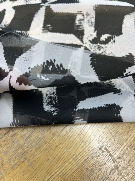 画像4: 生地:ペケペケプリントシフォン(白/黒) (4)