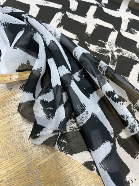 画像5: 生地:ペケペケプリントシフォン(白/黒) (5)