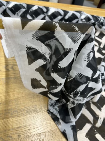 画像7: 生地:ペケペケプリントシフォン(白/黒) (7)