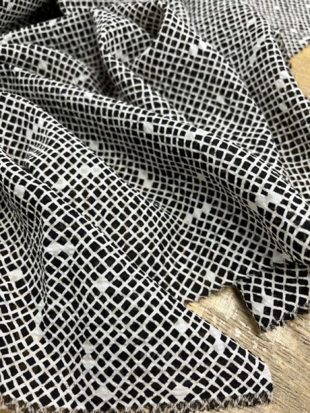 画像8: 生地：ポリエステル100％ちりめん風プリント（生成／茶） (8)