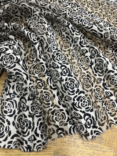 画像6: 生地:薔薇柄プリント楊柳ポリエステル(白/黒) (6)