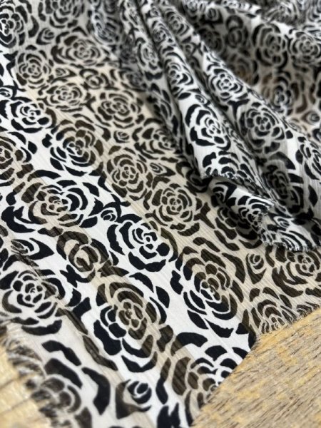 画像8: 生地:薔薇柄プリント楊柳ポリエステル(白/黒) (8)