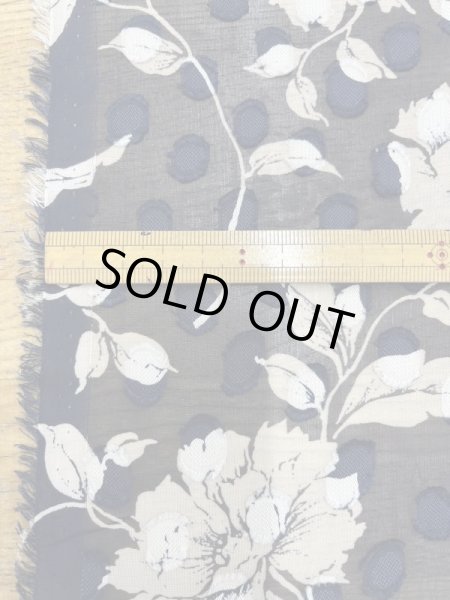 画像2: 生地：水玉カットドビー花柄プリント（紺／ベージュ） (2)