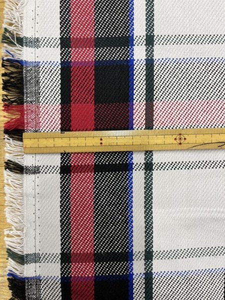 画像2: 生地:綿100%厚手タータンチェック(白黒赤) (2)