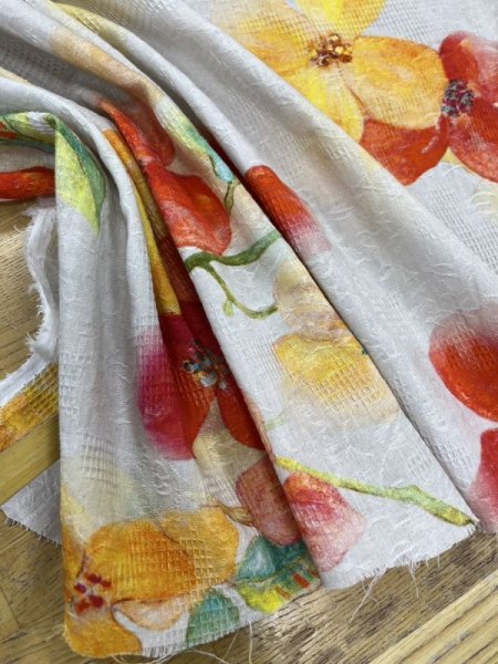 画像4: 生地：綿100％BIGフラワー柄プリント（薄グレー） (4)