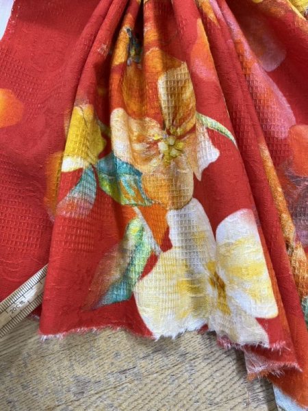 画像6: 生地：綿100％BIGフラワー柄プリント（赤） (6)