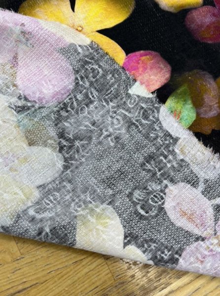 画像4: 生地：綿100％BIGフラワー柄プリント（黒） (4)