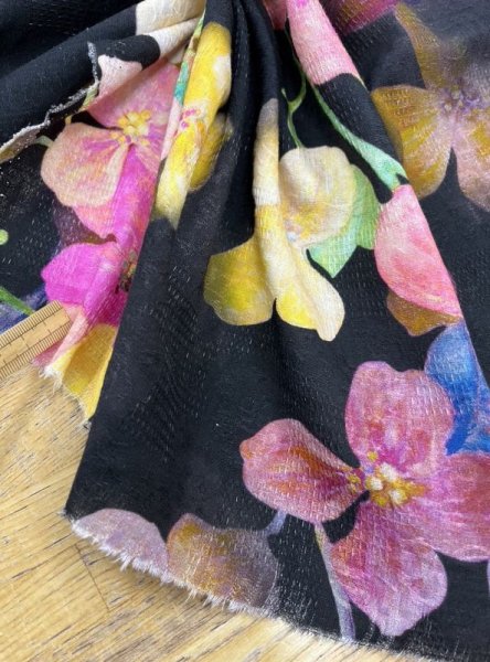 画像6: 生地：綿100％BIGフラワー柄プリント（黒） (6)