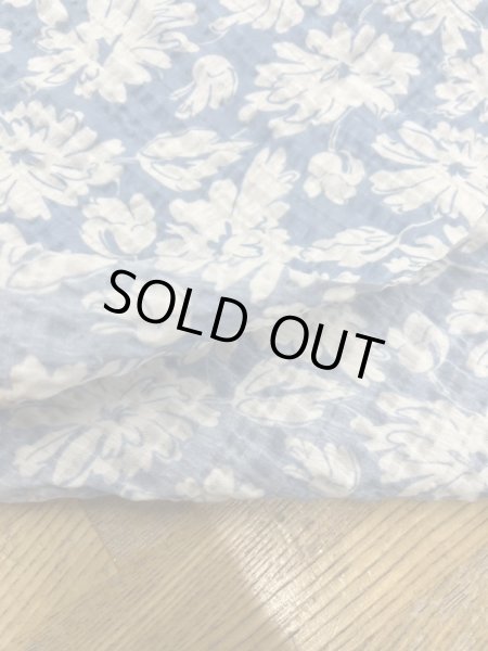 画像4: 生地:綿100%花柄プリントリップルニット(水色/白) (4)