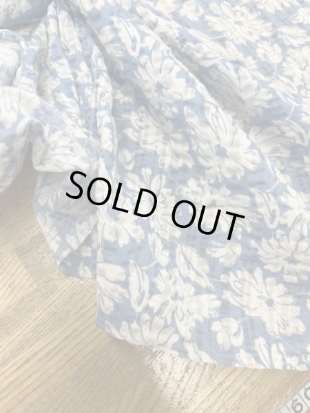 画像5: 生地:綿100%花柄プリントリップルニット(水色/白) (5)