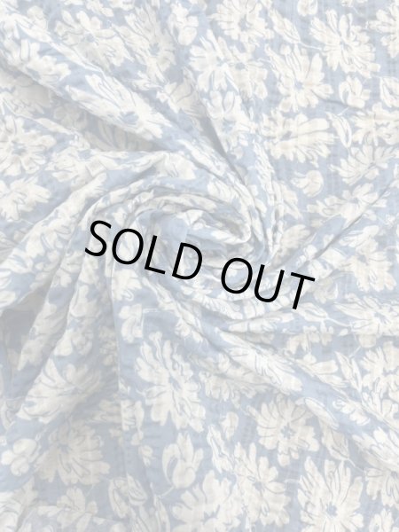 画像6: 生地:綿100%花柄プリントリップルニット(水色/白) (6)