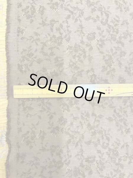 画像2: 生地:花柄ジャガードポリエステル(濃ベージュ) (2)