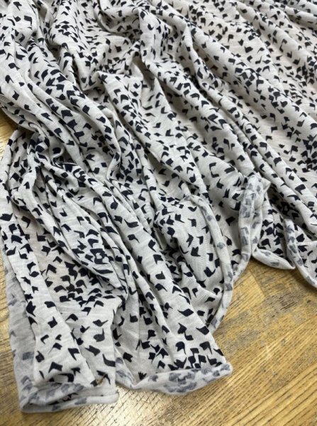 画像5: 生地:綿100%柄プリント天竺ニット(グレージュ/黒) (5)