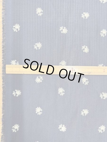 画像2: 生地:ストライプ織りプリントポリエステル(紺/ベージュ) (2)