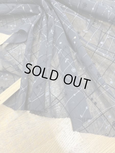 画像5: 生地:ポリエステル100%格子花柄シフォン(黒) (5)