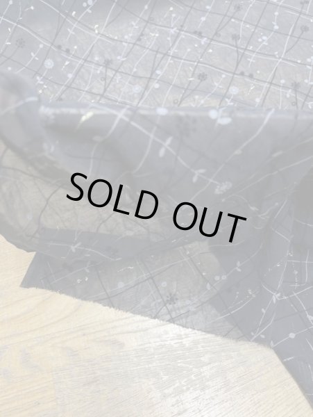 画像7: 生地:ポリエステル100%格子花柄シフォン(黒) (7)