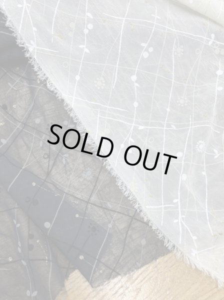 画像8: 生地:ポリエステル100%格子花柄シフォン(黒) (8)