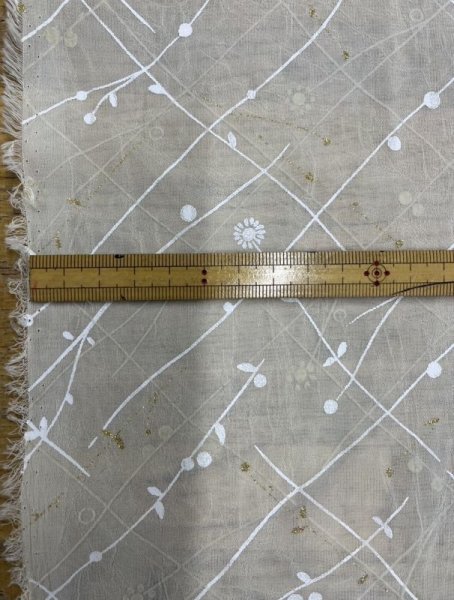 画像2: 生地:ポリエステル100%格子花柄シフォン(クリームイエロー) (2)