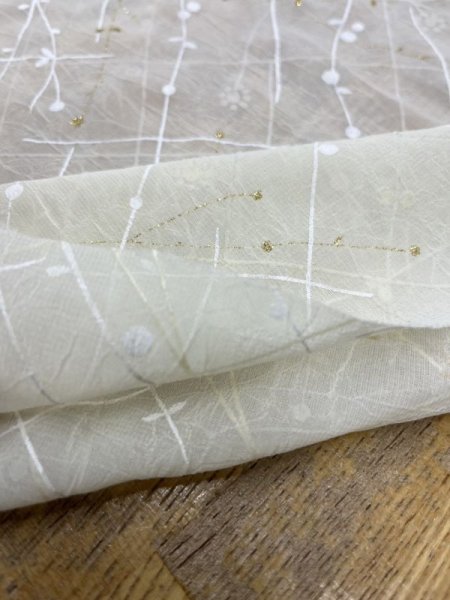 画像4: 生地:ポリエステル100%格子花柄シフォン(クリームイエロー) (4)