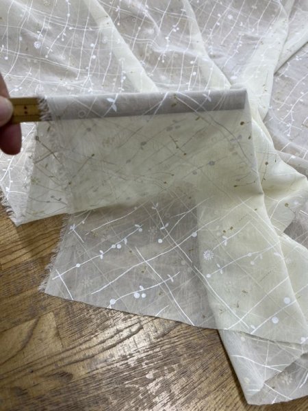 画像7: 生地:ポリエステル100%格子花柄シフォン(クリームイエロー) (7)