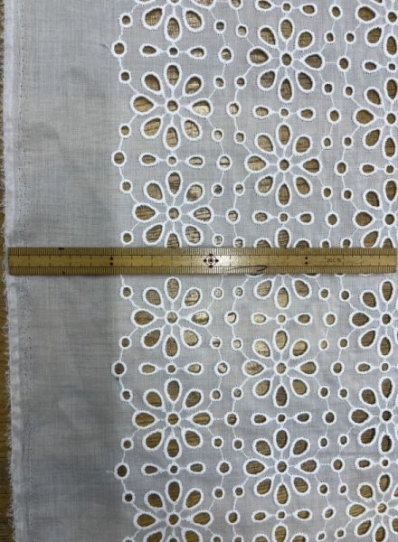画像2: 生地：綿ポリ花柄刺繍レース（白） (2)