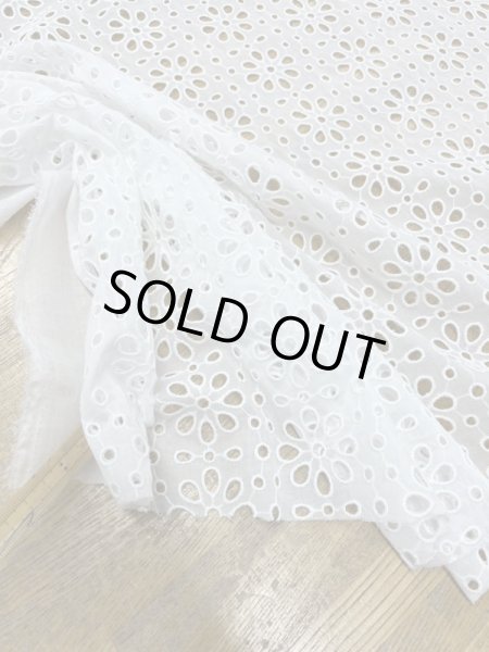 画像5: 生地:綿ポリ花柄刺繍レース(白) (5)