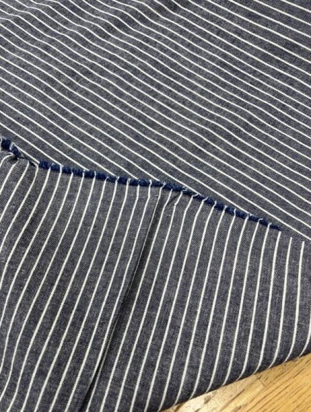画像3: 生地:綿100%ピンストライプ柄ダンガリー(紺/白) (3)