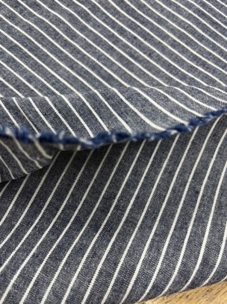 画像4: 生地:綿100%ピンストライプ柄ダンガリー(紺/白) (4)