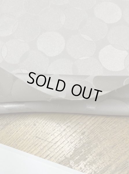 画像4: 生地：ポリストレッチサテンジャガード織り（グレージュ） (4)