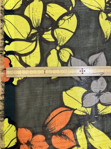 画像2: 生地:ポリエステル100%楊柳フラワープリント(黒/黄色) (2)