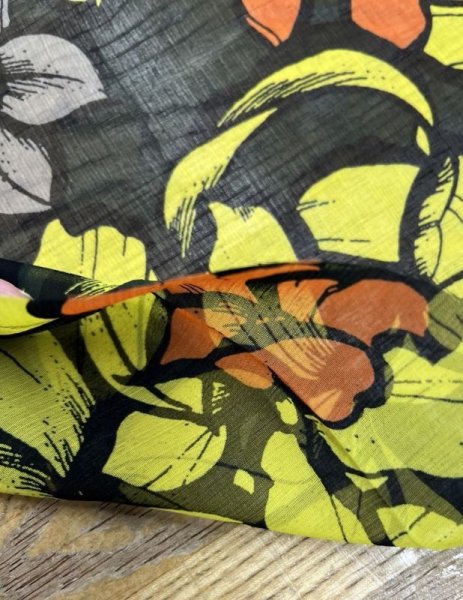 画像4: 生地:ポリエステル100%楊柳フラワープリント(黒/黄色) (4)