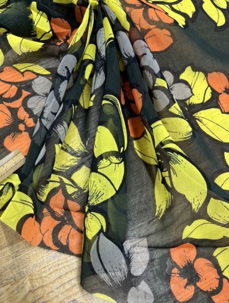 画像5: 生地:ポリエステル100%楊柳フラワープリント(黒/黄色) (5)