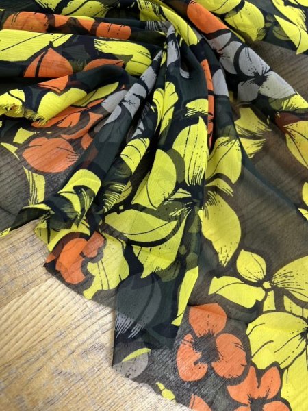 画像8: 生地:ポリエステル100%楊柳フラワープリント(黒/黄色) (8)