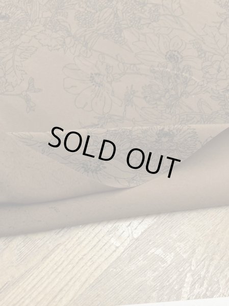 画像4: 生地：ジーナ糸ポリエステルデシン花柄（茶／黒） (4)