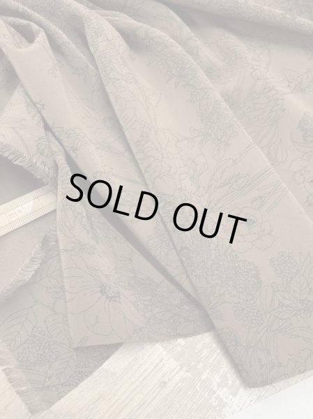 画像5: 生地：ジーナ糸ポリエステルデシン花柄（茶／黒） (5)